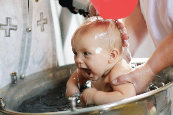 РПЦ: ЭКО - грех, детей после ЭКО крестить можно