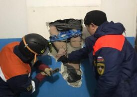Спасение мужчины, застрявшего в стене, удивило даже сотрудников МЧС Якутии