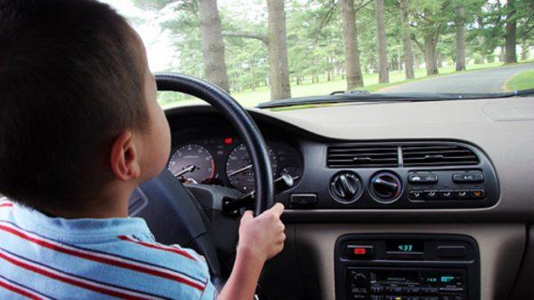 9-летний мальчик покатался за рулём кашерингового авто в Москве