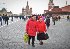 Непокорные пенсионеры гуляют по Москве