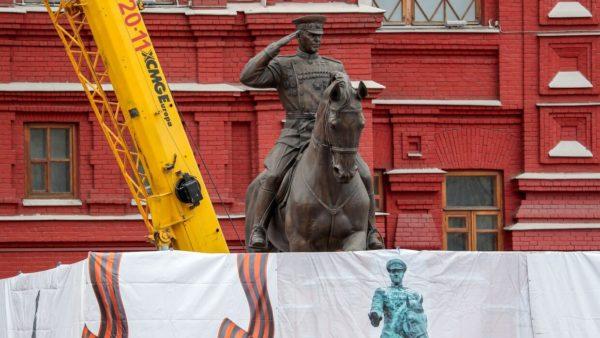 В Москве втихаря подменили памятник маршалу Жукову