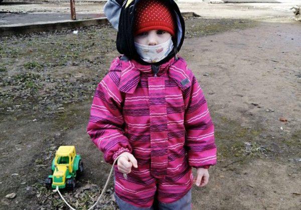 В Хакасии разрешили гулять с детьми. Адекватные меры или попустительство?