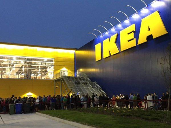 «День взятия IKEA». Петербуржцы штурмуют магазин в день открытия