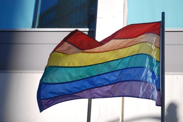 «Бессмертный» представитель ЛГБТ нарывался на ВДВшников в Ярославле: Сам виноват