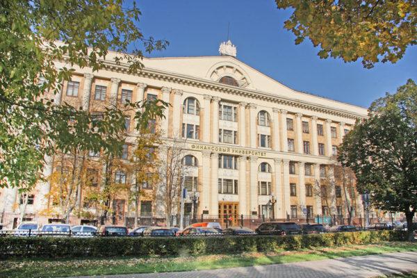 «Парад полумер» в борьбе с COVID-19 в ВУЗе возмутил преподавателя из Москвы