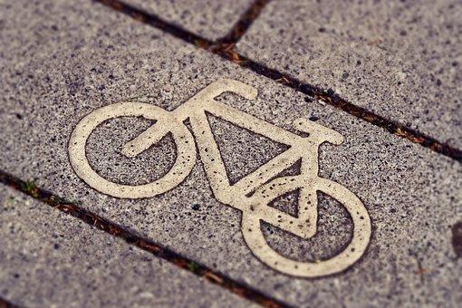 Москвичи потерялись в догадках: по велодорожке ездить на велосипеде нельзя, или все-таки можно?