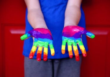 "Пропаганды и агитации ЛГБТ-сообщества в детском лагере не вижу": мнение педагога-психолога