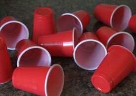 Экология VS безопасность: Минприроды объявило «бой» пластиковой посуде