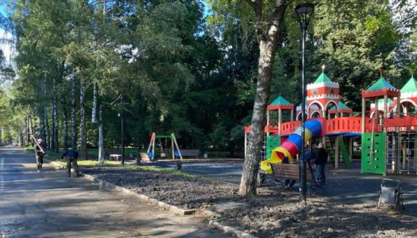 В Левобережном районе строители ЖК  "Фестиваль Парк 2" благоустраивают Березовую аллею