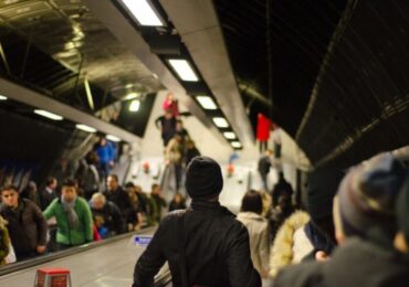 Сбой оборудования в метро Санкт-Петербурга организовал стихийный коронавирусный флешмоб
