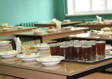 Ученик пожаловался на некачественную еду в школе №385, приготовленную «Северной столицей»