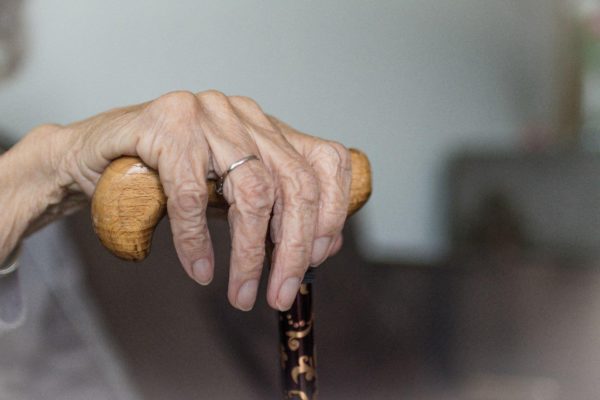 Судить нельзя помиловать: Бастрыкин требует наказать блогеров за «Истязание» бабушки с деменцией