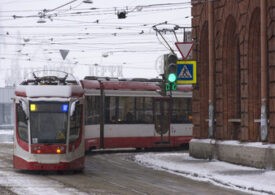 Плохая работа коммунальщиков парализовала трамвайные пути в Выборгском районе