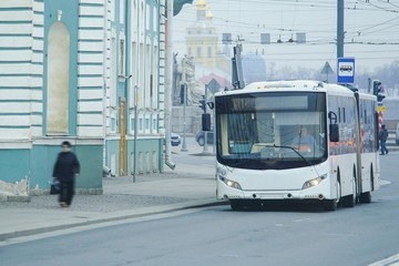 Смольный рекламирует новый автобусный маршрут на фоне критики транспортной реформы