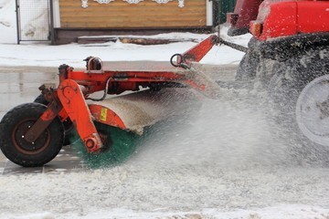 Нехватка специалистов в сфере ЖКХ вызвала снежный коллапс в Петербурге