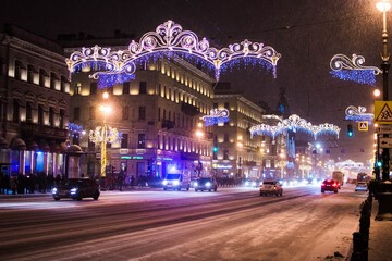 Среда в Петербурге началась с аварий на дорогах, не расчищенных от наледи и снега