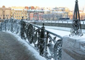 Опасная гололедица образовалась на улицах Петербурга после ледяного дождя