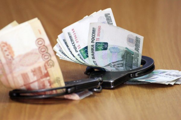 В Челябинске посадили экс-завкафедрой ВУЗа за взятки на 1,7 млн. рублей