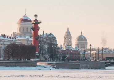 «Петербург преображается»: укладка асфальта в снежный сугроб рассмешила горожан в Сети