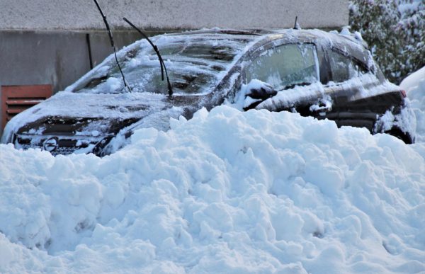 Качество уборки снега в Петербурге продолжает вызывать недовольство жителей
