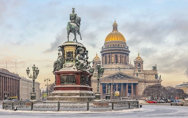 Неубранный снег в Петербурге привел к более 1200 ДТП за последние трое суток