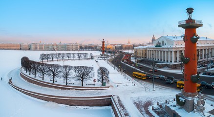 Мусорные и снежные завалы мешают жителям новых кварталов Петербурга