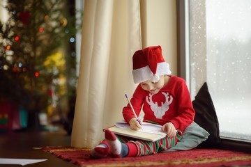 В столичной усадьбе Деда Мороза получили суммарно свыше 63 тысяч писем