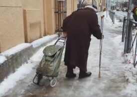 «Не могу выйти на улицу»: блокадница посетовала на проблемы с уборкой снега в Петербурге