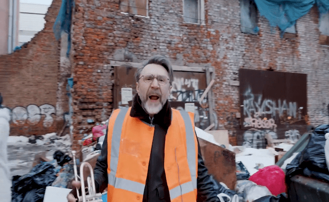 Чиновники-бездельники стали героями песни Шнурова про заваленный мусором Петербург