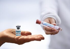 Вакцинацию от COVID-19 в Петербурге прошли менее 1163 подростков за десять дней