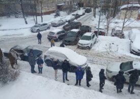 Система здравоохранения снова встала: Вопреки заявлениям властей в петербуржские поликлиники выстраиваются очереди из больных