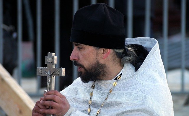 Московский священник сказал женщинам, что дарить носки на 23 февраля – грешно