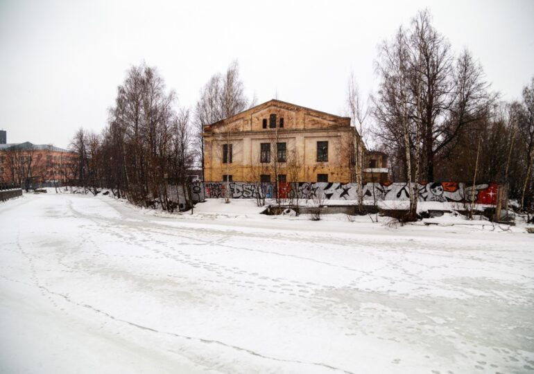 В Петербурге сносят здание Васильевского винного городка XIX века