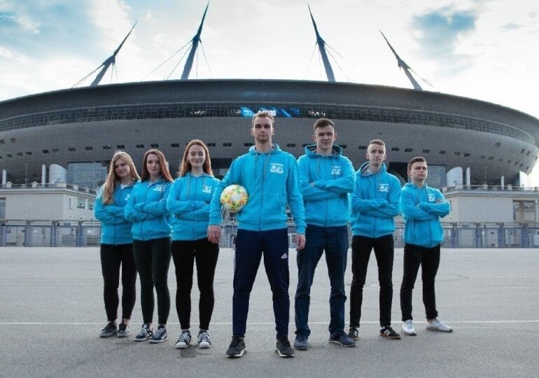 В Петербурге набирают 650 волонтеров для общения с иностранцами на чемпионате УЕФА