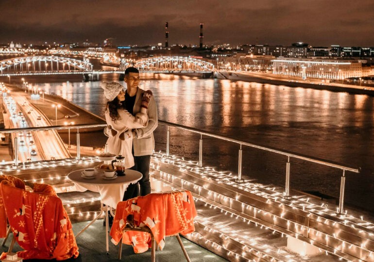 Петербург вышел в лидеры популярных туров на День влюбленных