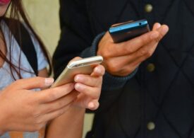 Сотрудники Следственного комитета реквизировали мобильные телефоны у петербургских школьников