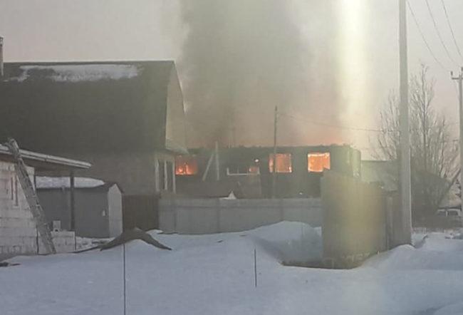 Потушен пожар двухэтажного дома в Тосненском районе