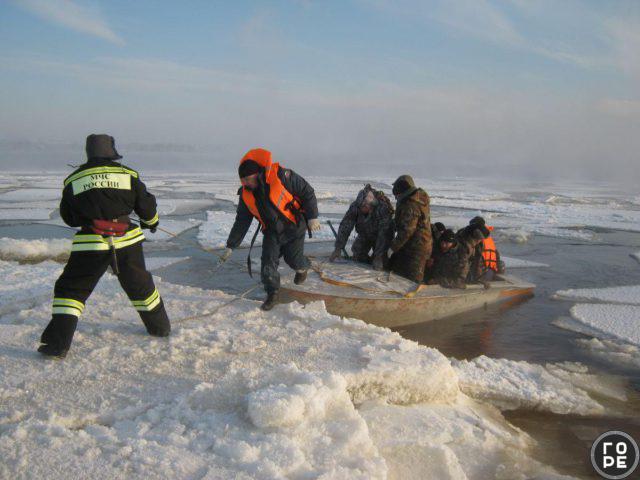 Рыбаков из Самарской области пришлось выручать спасателям