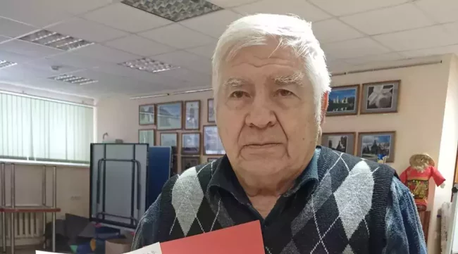 80-летнему волонтёру из Ленобласти вручили заслуженную награду