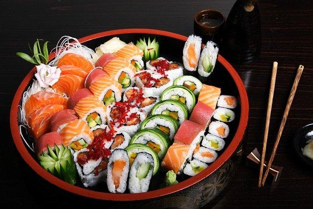 Диетологи предупреждают об опасности при употреблении суши