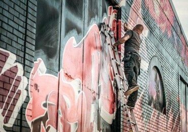 Неравнодушный петербуржец сообщил в прокуратуру о закрашенном граффити в поддержку СВО на Украине