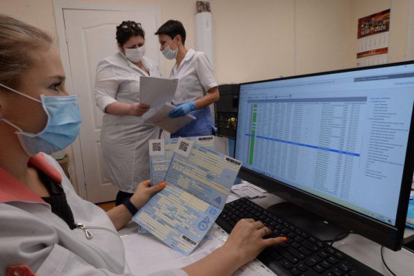 Частные и федеральные клиники Москвы начнут оформлять справки о болезни в электронном виде