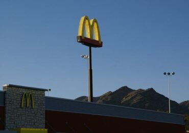 «Как-то все равно»: жители России высказались о смене бренда Макдоналдс