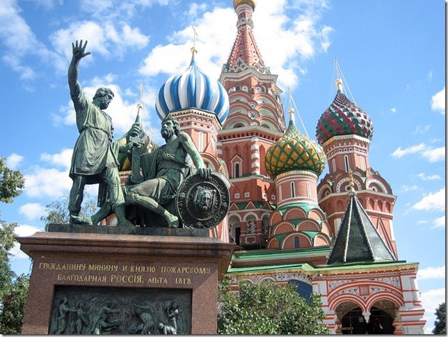 Реставраторы завершили восстановление барельефов памятника Минину и Пожарскому в Москве