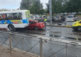 ДТП с автобусом парализовало движение на проспекте Просвещения в Санкт-Петербурге