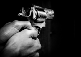На Васильевском острове неизвестный стрелок из окна дома подстрелил мужчину