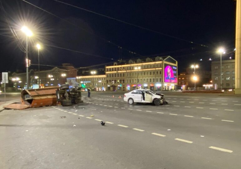 Очевидцы рассказывают о смертельной аварии у Московских ворот с автомобилем Volkswagen Polo