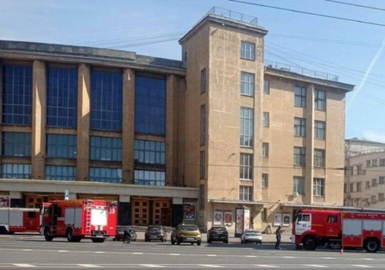 Очевидцы сообщили ложную информацию о пожаре в ДК Горького в Петербурге