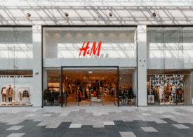 Москвичи выражают недовольство растущим ажиотажем в магазинах H&M в социальных сетях