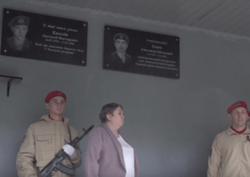 В Киришах открыли мемориальную доску в честь героя спецоперации